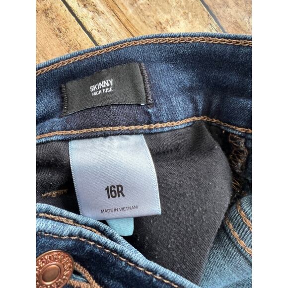 Express High Rise Dark Wash Supersoft Skinny Jeans Color: Dark Wash 16 Regular - Picture 8 of 11